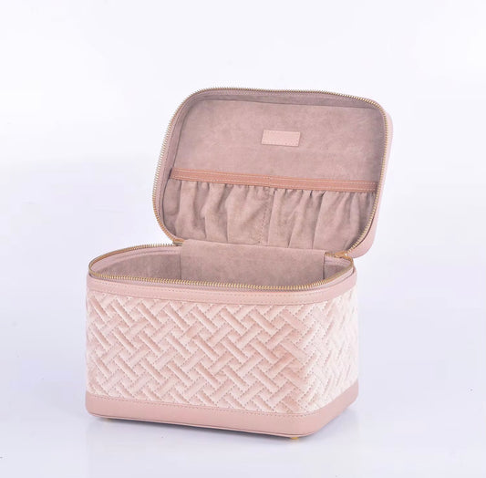 The Adore Vanity Pink Trunk. - Levaa